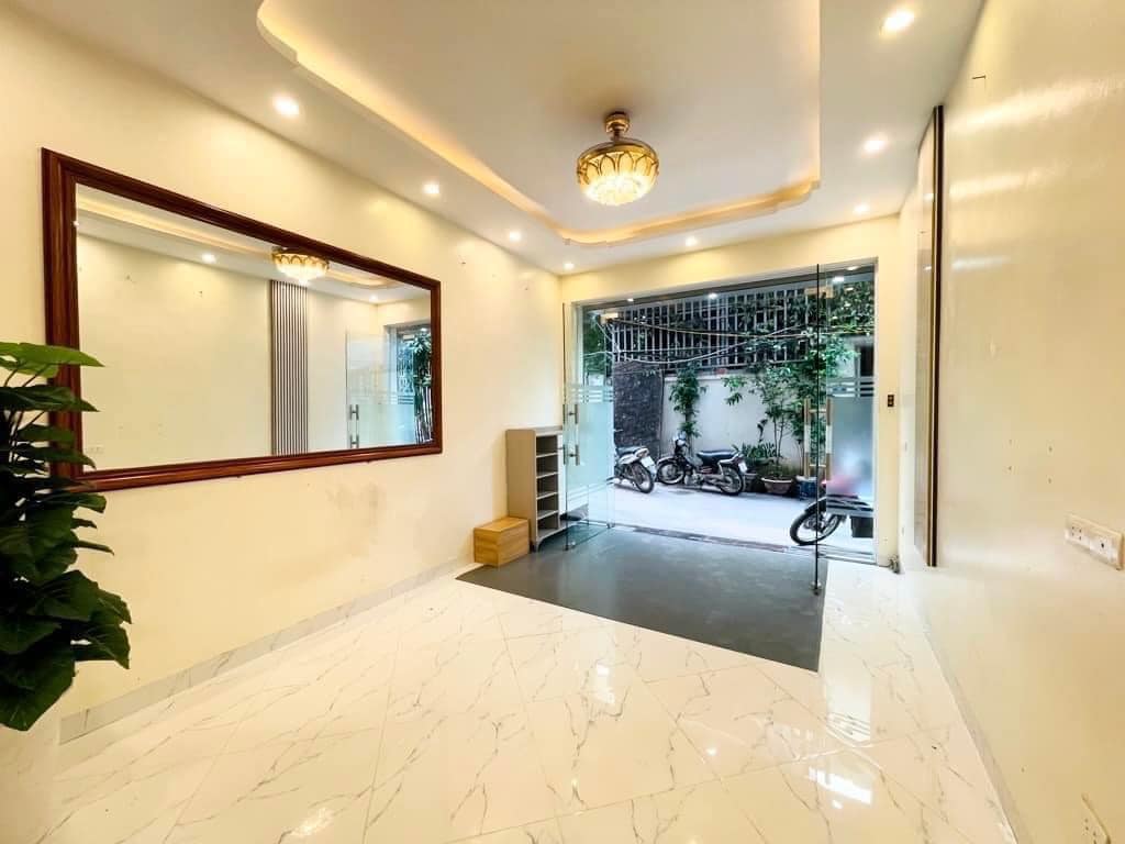 TRUNG TÂM CẦU GIẤY - NHÀ ĐẸP Ở NGAY - TẶNG FULL NỘI THẤT - AN SINH TUYỆT VỜI NHÀ ĐẸP LUNG LINH - 4 TẦNG - ĐẦY ĐỦ CÔNG NĂNG - DỌN VÀO Ở NGAY